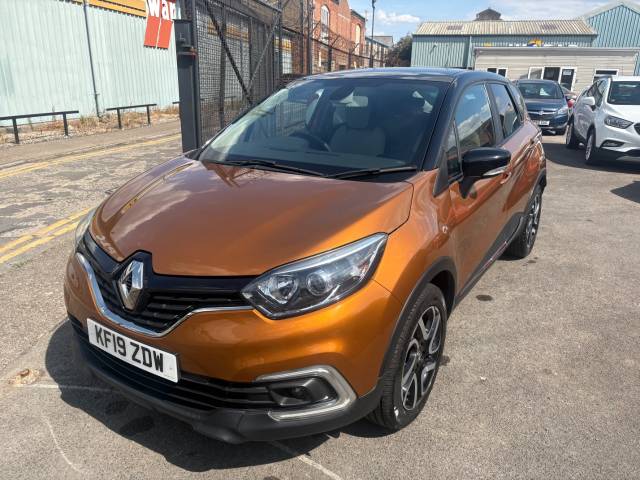 Renault Captur 0.9 TCE 90 Iconic 5dr Petrol Manual Hatchback Petrol Orange/black
