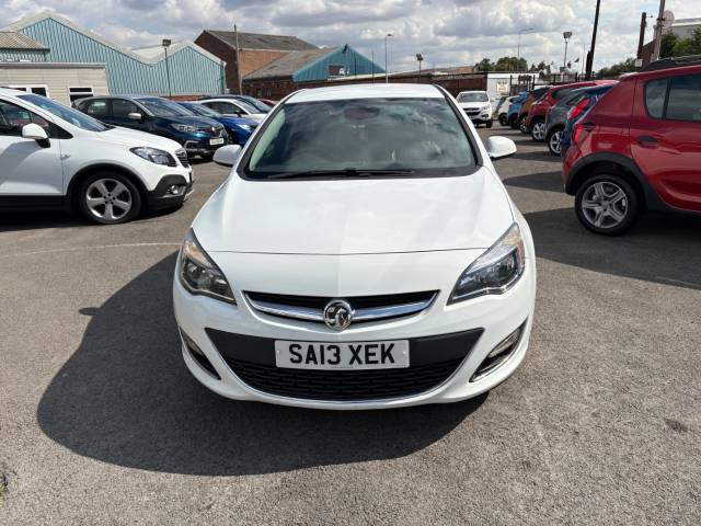2013 Vauxhall Astra 1.6i 16V Elite 5dr Petrol Manual