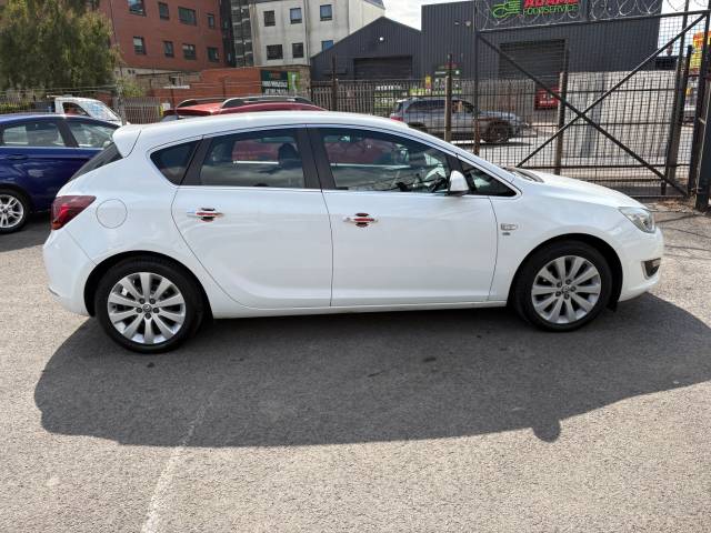 2013 Vauxhall Astra 1.6i 16V Elite 5dr Petrol Manual