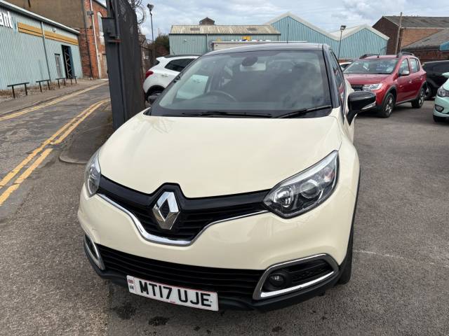 Renault Captur 0.9 TCE 90 Dynamique S Nav 5dr Petrol Manual Hatchback Petrol Cream/black
